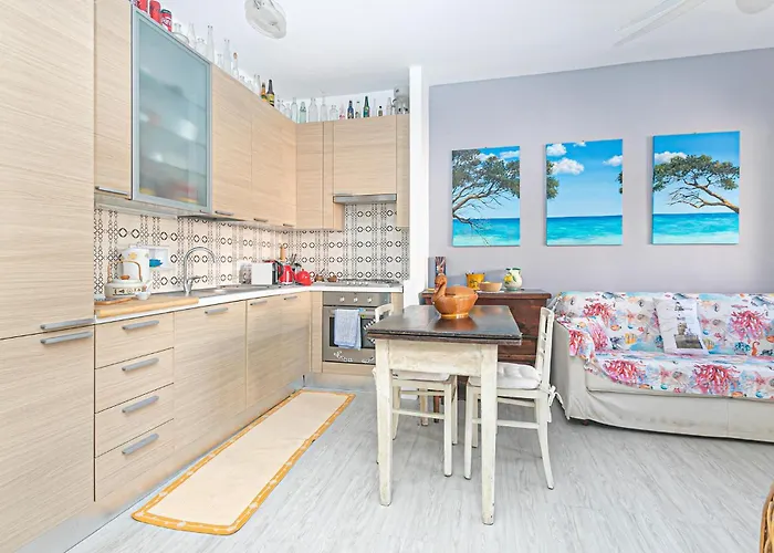 One Bedroom Cozy In سيستري ليفانتي